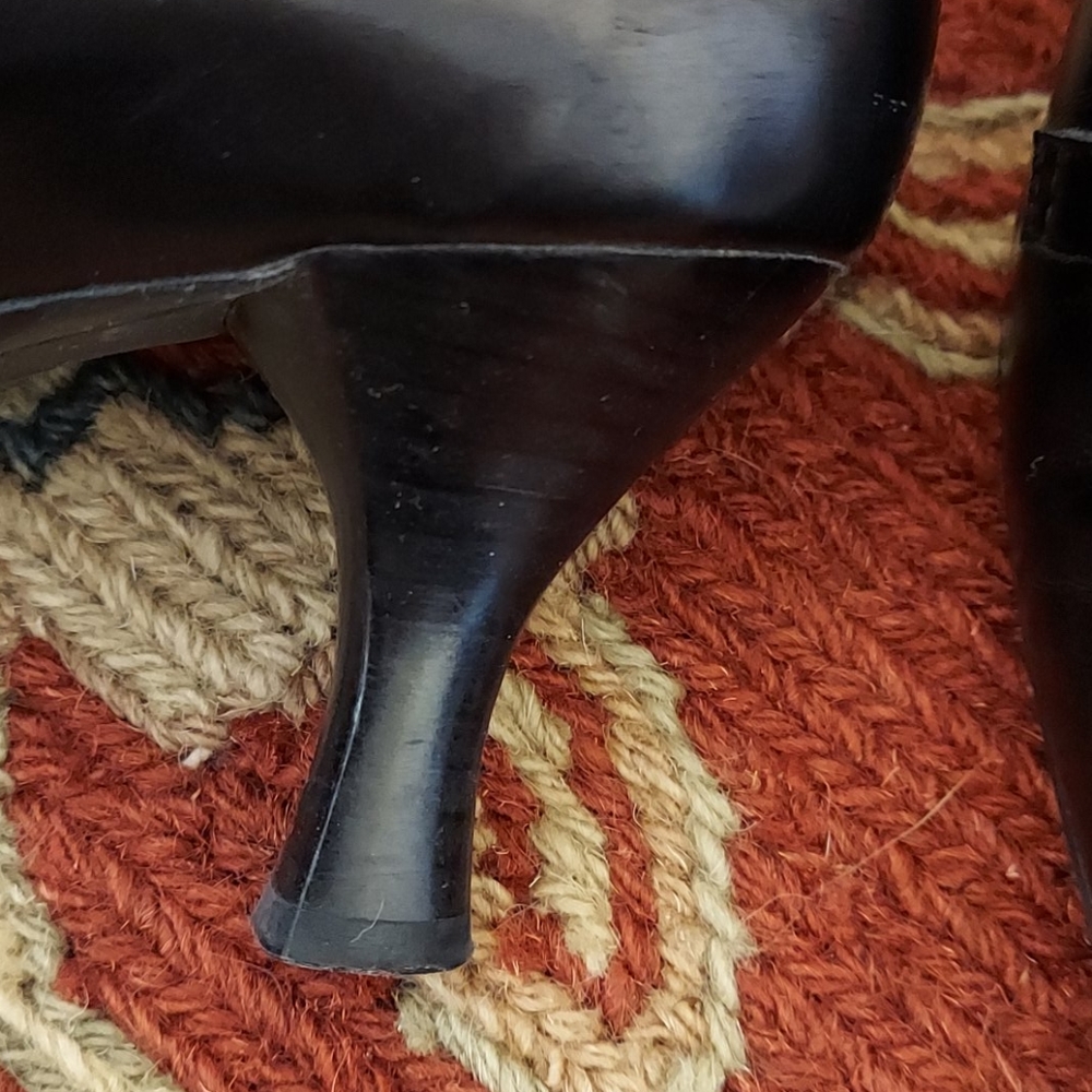 Shoes - Picture 4 of 7